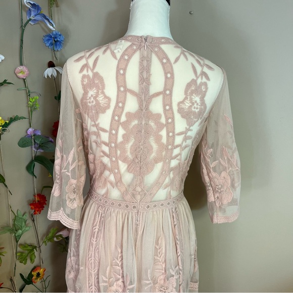 Wishlist As You Wish Balloon Long Sleeve Embroidered Maxi Dress In Light Mauve - Picture 6 of 12